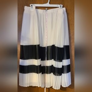 Who What Wear Plus Size Pleated Cream and Black Skirt, Size 4